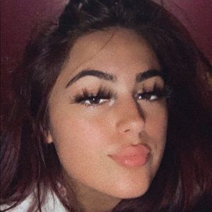 Meet your Posher, Holly